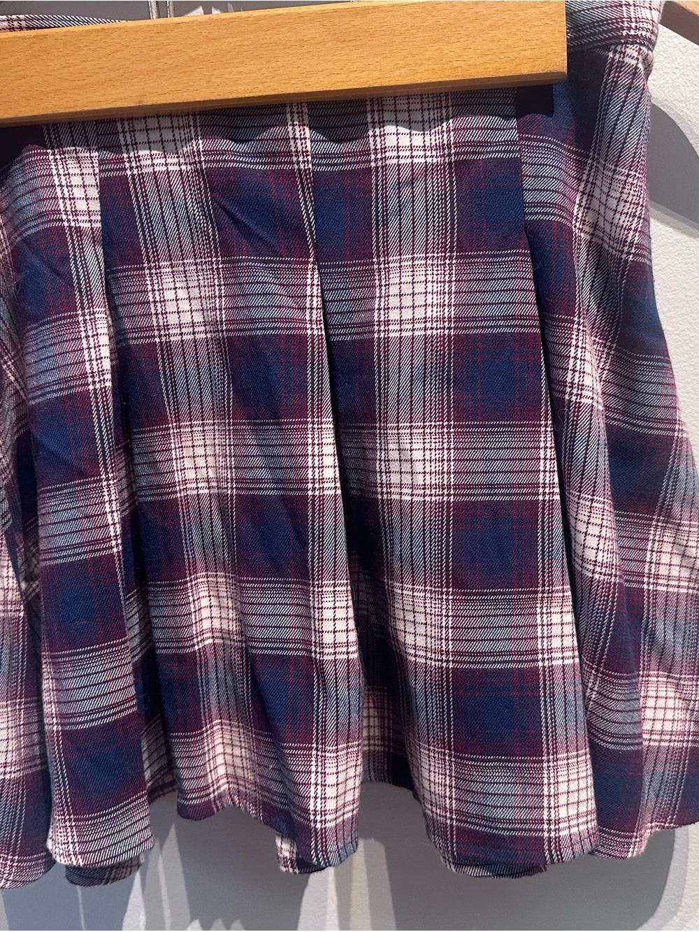 SO Brand Plaid Pleated Mini Skirt in Navy and Burgundy SIZE: 7